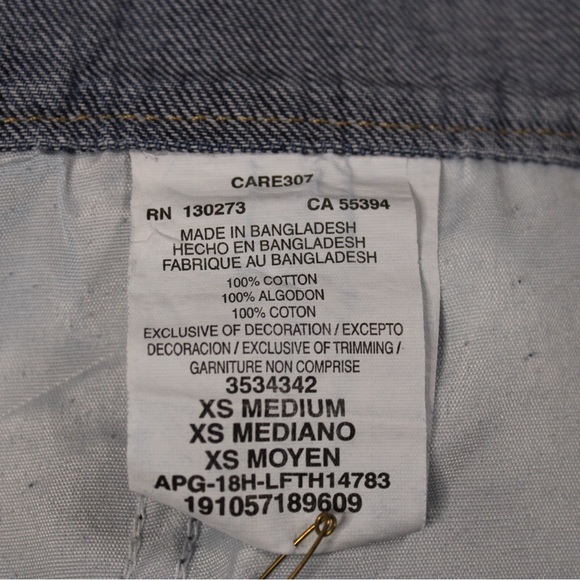 Lee - Picture 7 of 7